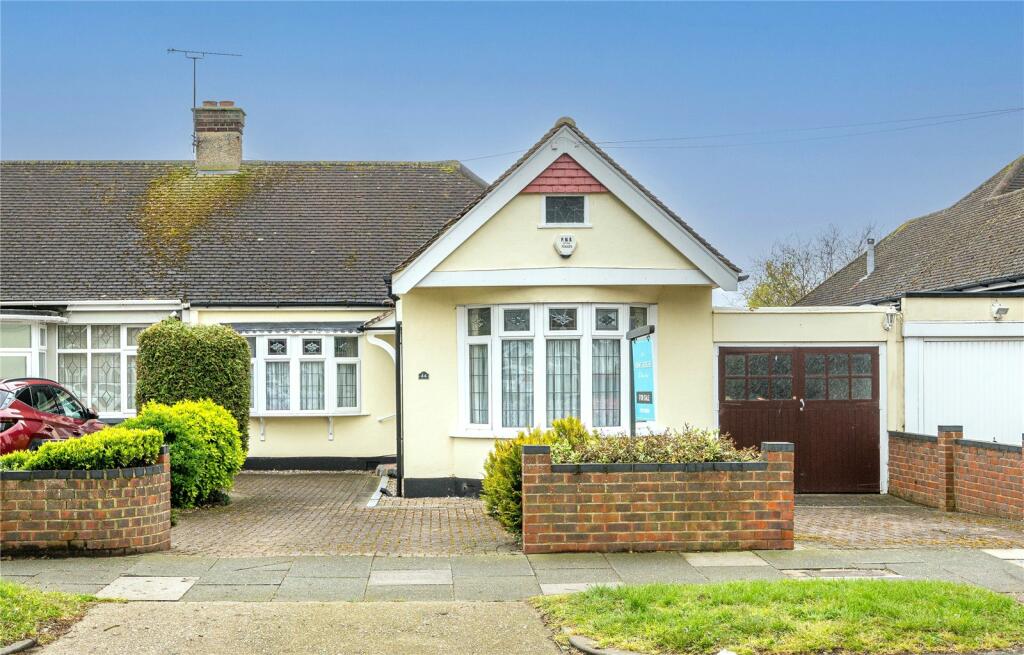 3 bedroom bungalow for sale in Poynings Avenue, Wick Estate, SouthendonSea, Essex, SS2