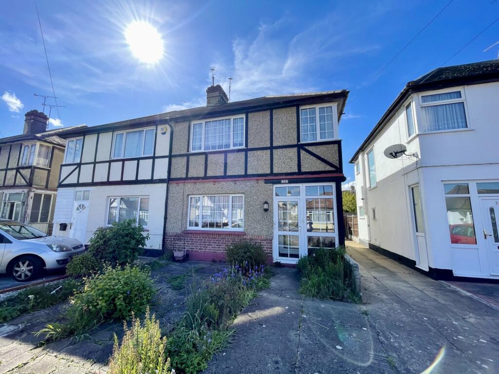 3 bedroom semidetached house for sale in Beechmont Gardens, Southend