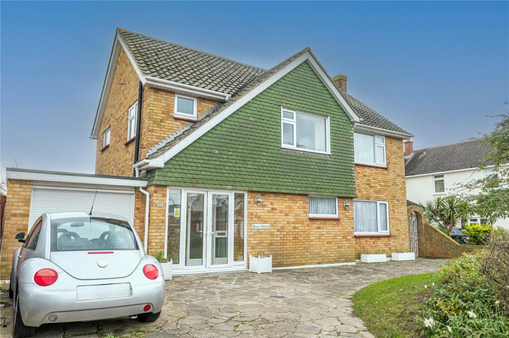 3 bedroom detached house for rent in Burges Road, Thorpe Bay, Essex, SS1