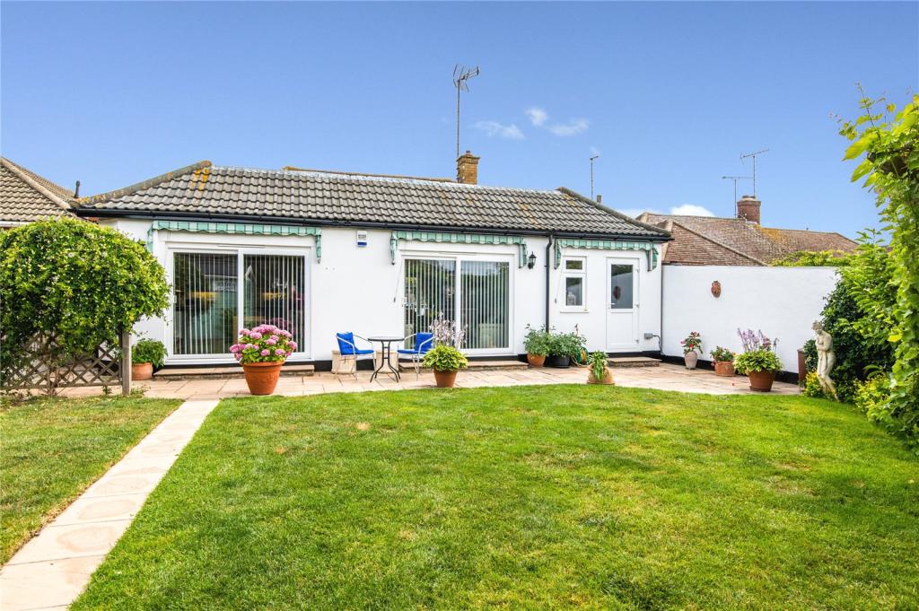 3 bedroom bungalow for sale in Petworth Gardens, Wick Estate, Southend