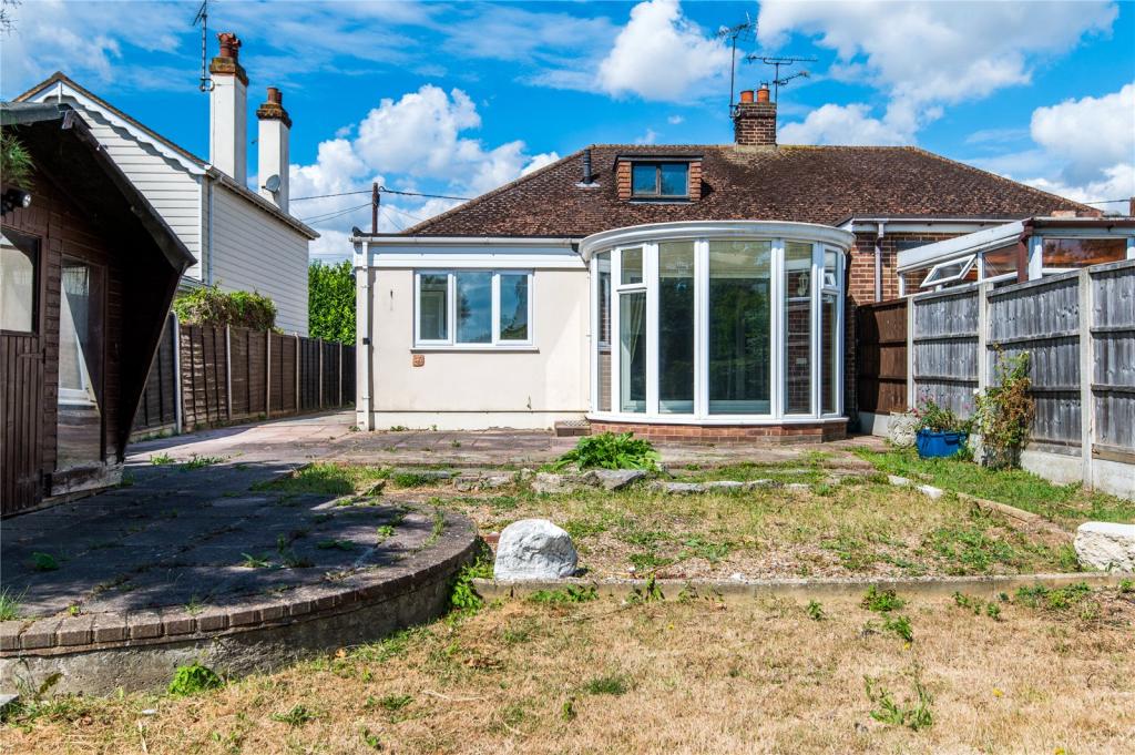 2 bedroom bungalow for sale in Southend Road, Rochford, Essex, SS4