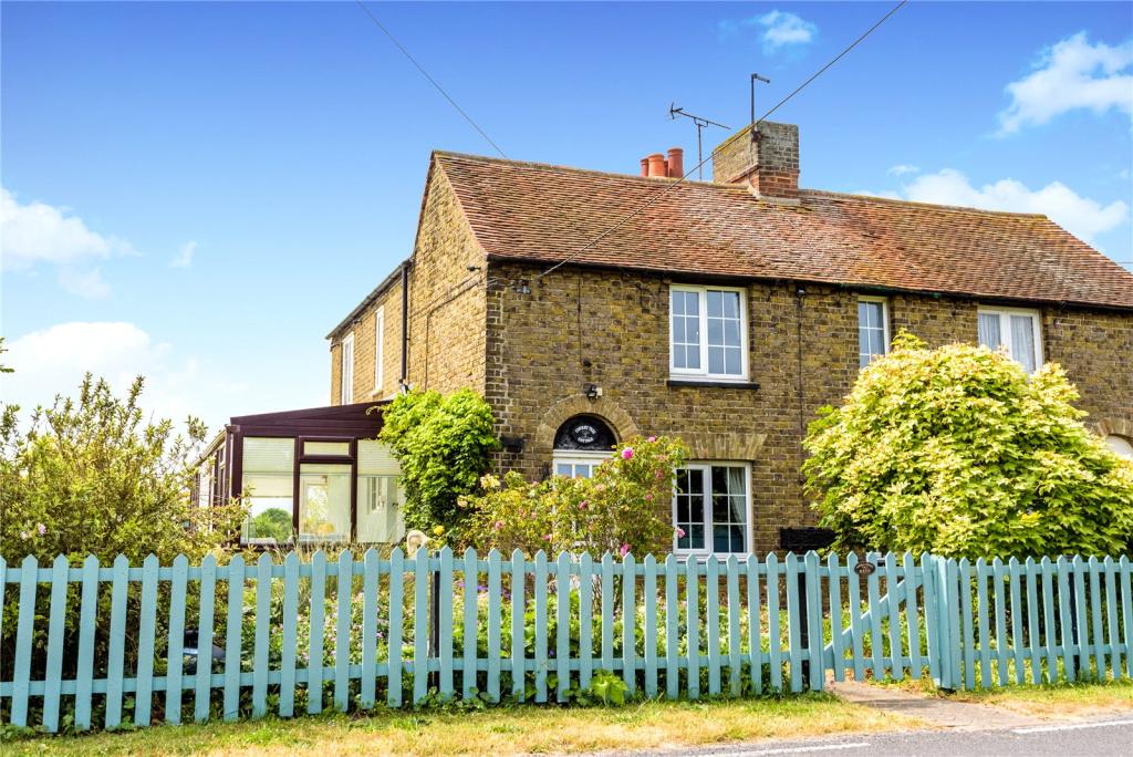 3 bedroom semi-detached house for sale in Cherry Tree ...