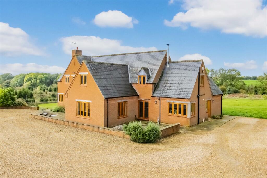 5 bedroom detached house for sale in Glebe Road, Mears Ashby, NN6