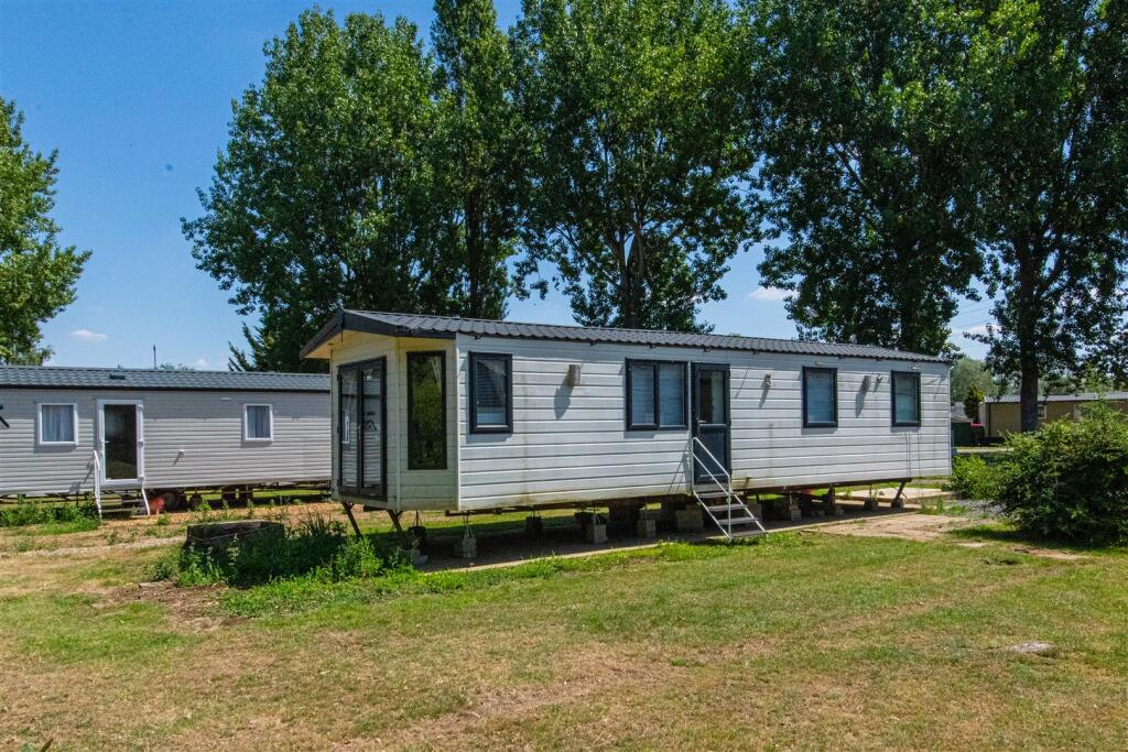 Main image of property: Mallard View, Billing Aquadrome