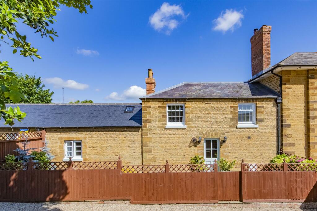 2 bedroom house for sale in Billing Arbours House, Heather Lane