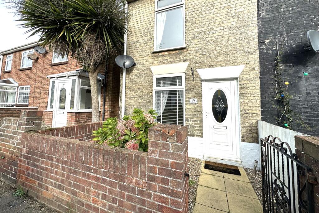 Main image of property: Lower Cloff Road, Gorleston, NR31 6AZ