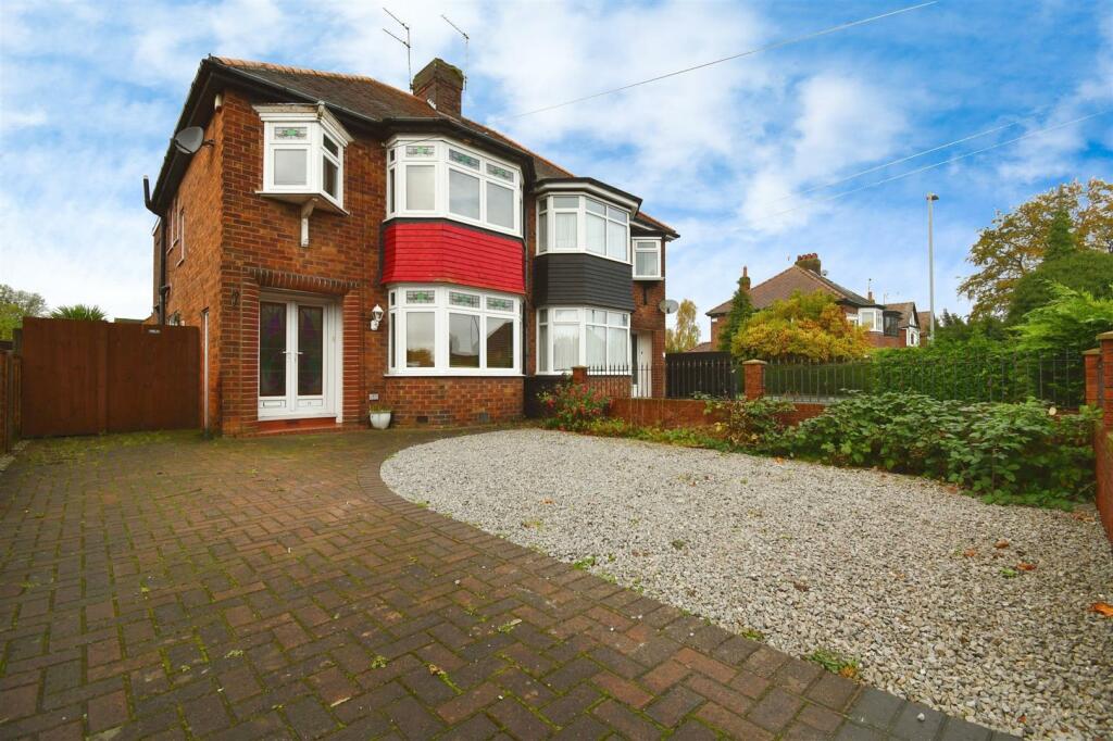 3 bedroom semi-detached house for sale in Lowfield Road, Anlaby, HU10