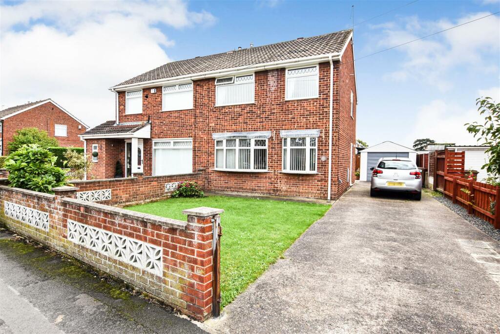 3 bedroom semi-detached house for sale in Westborough Way, Hull, HU4