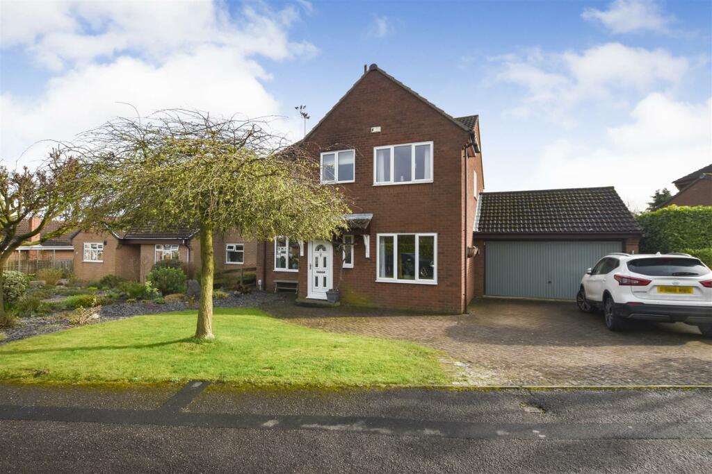 4 bedroom detached house for sale in Glenfield Drive, Kirk Ella, HU10