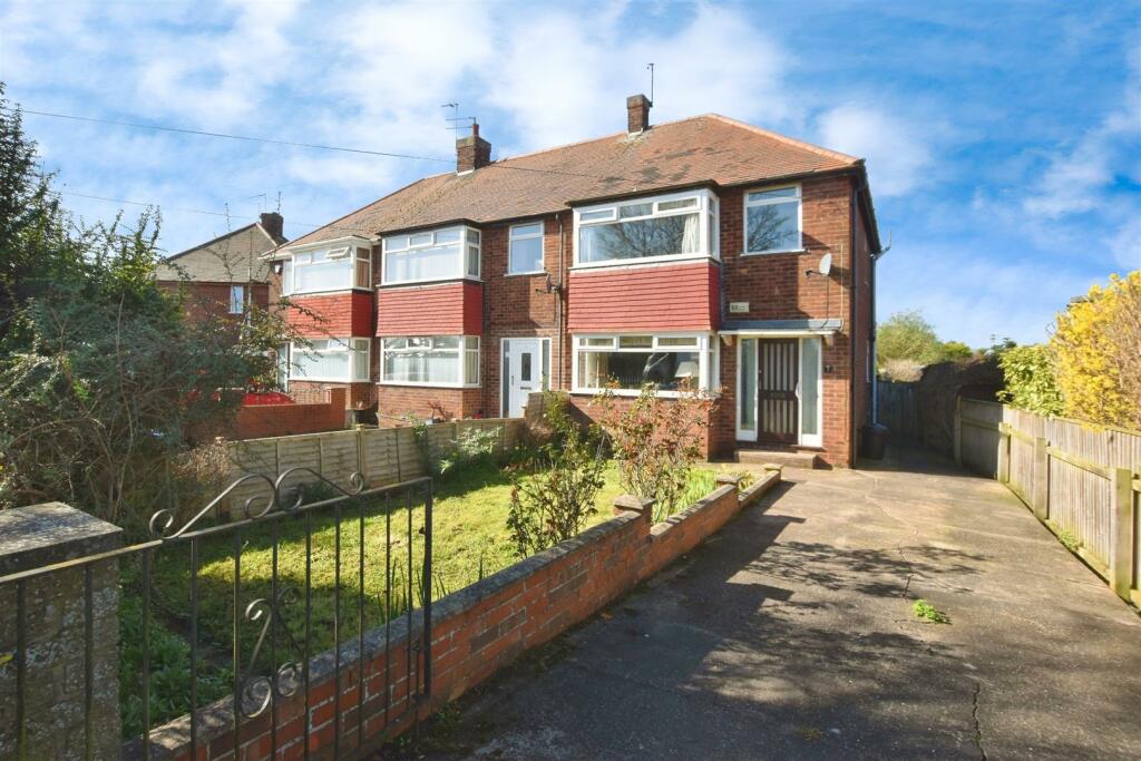 3 bedroom end of terrace house for sale in First Lane, Anlaby, Hull, HU10