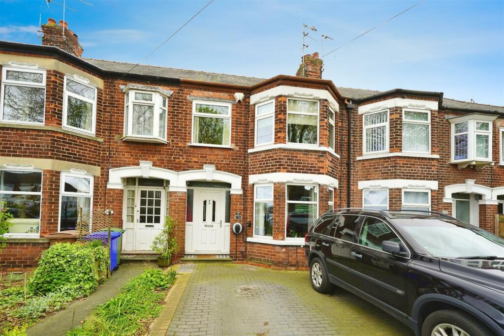 3 bedroom terraced house for sale in Beverley Road, Hessle, HU13