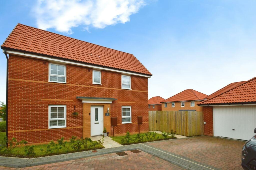 3 bedroom detached house for sale in Hutcheson Croft, Cottingham, HU16