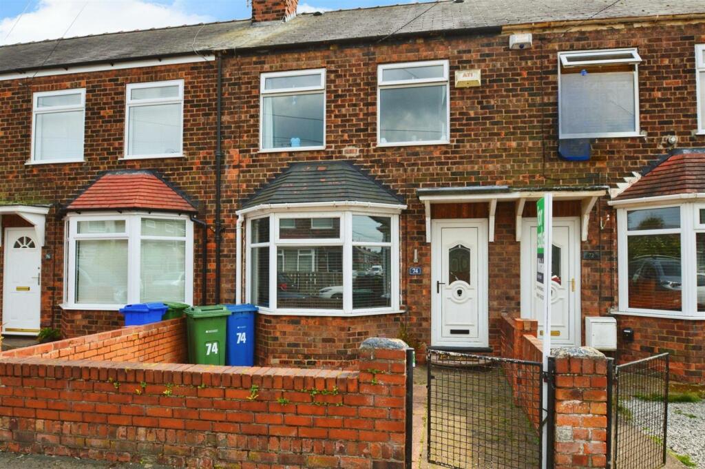 2 bedroom terraced house for sale in Northfield Avenue, Hessle, HU13