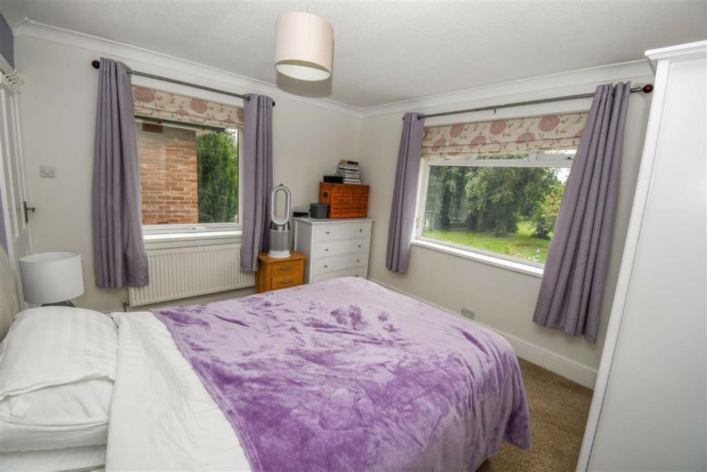 5 bedroom detached house for sale in Hull Road, Cottingham, East Riding