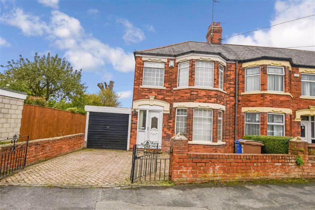 3 bedroom semidetached house for sale in Pulcroft Road, Hessle, East