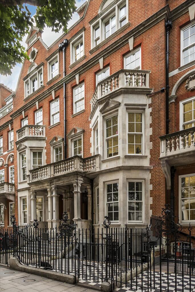 Main image of property: 134-136, Buckingham Palace Road, Greater London, London SW1W 9SA