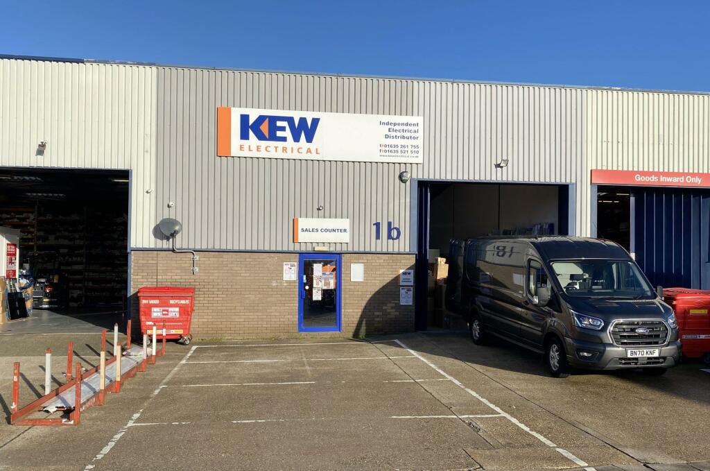 Distribution warehouse to lease in The Paddock, Newbury, RG14