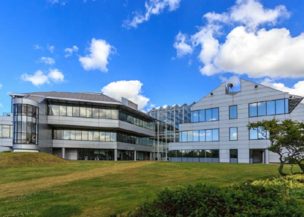 Business park to lease in Ermyn House, Ermyn Way, Leatherhead, Surrey, KT22