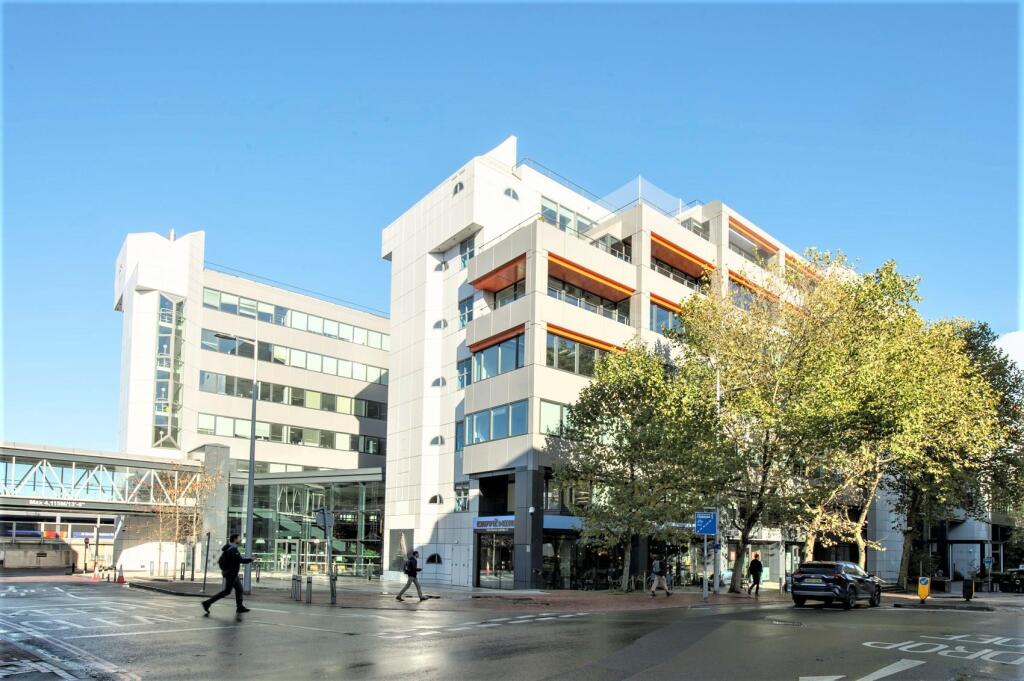 Main image of property: Apex, Forbury Road, Reading, Berkshire, RG1