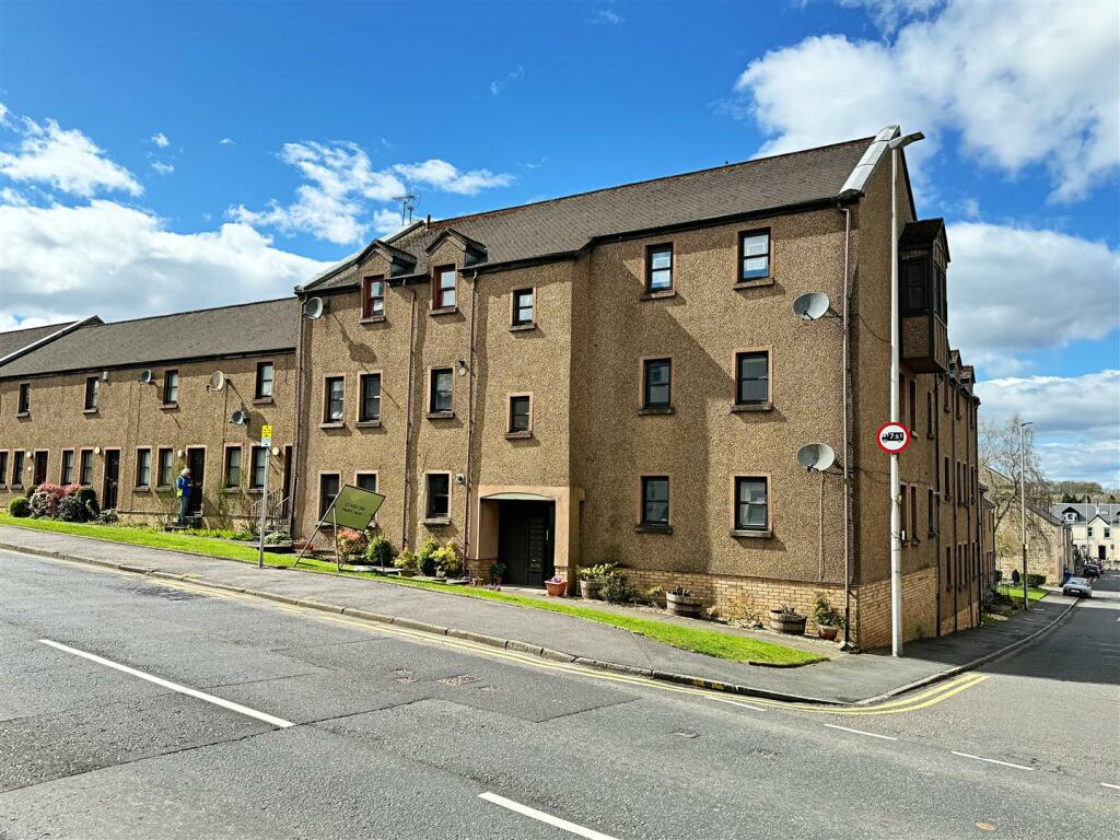 2 bedroom flat for sale in Dunlop Place, Strathaven, ML10