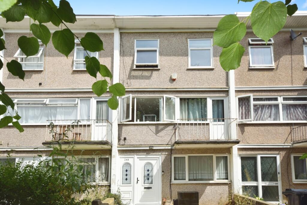 Main image of property: Long Riding Basildon SS14