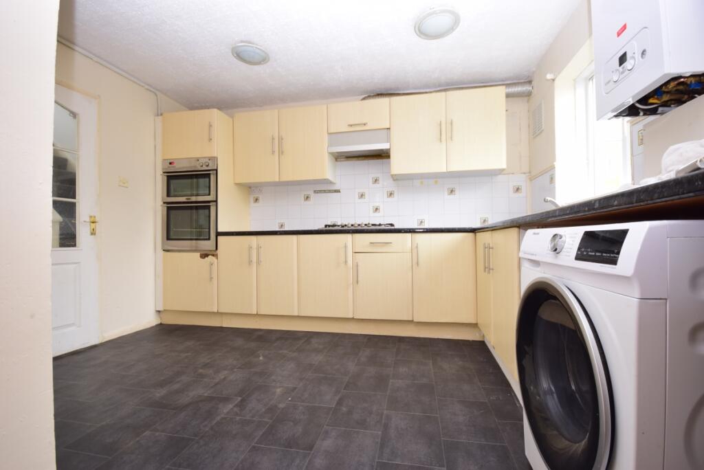 Main image of property: Roodegate, Basildon, SS14