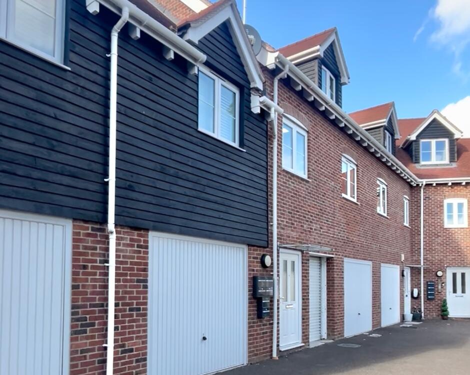 Main image of property: Elm Gardens, Mountnessing, CM15