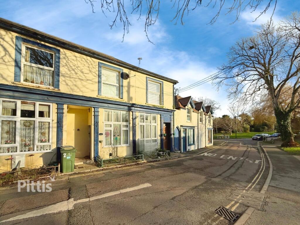 Main image of property: Queens Road Freshwater PO40