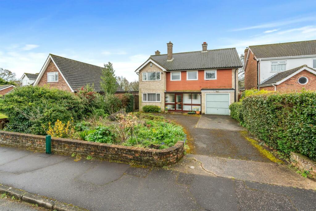 4 bedroom detached house for sale in Constable Road, Eaton Rise