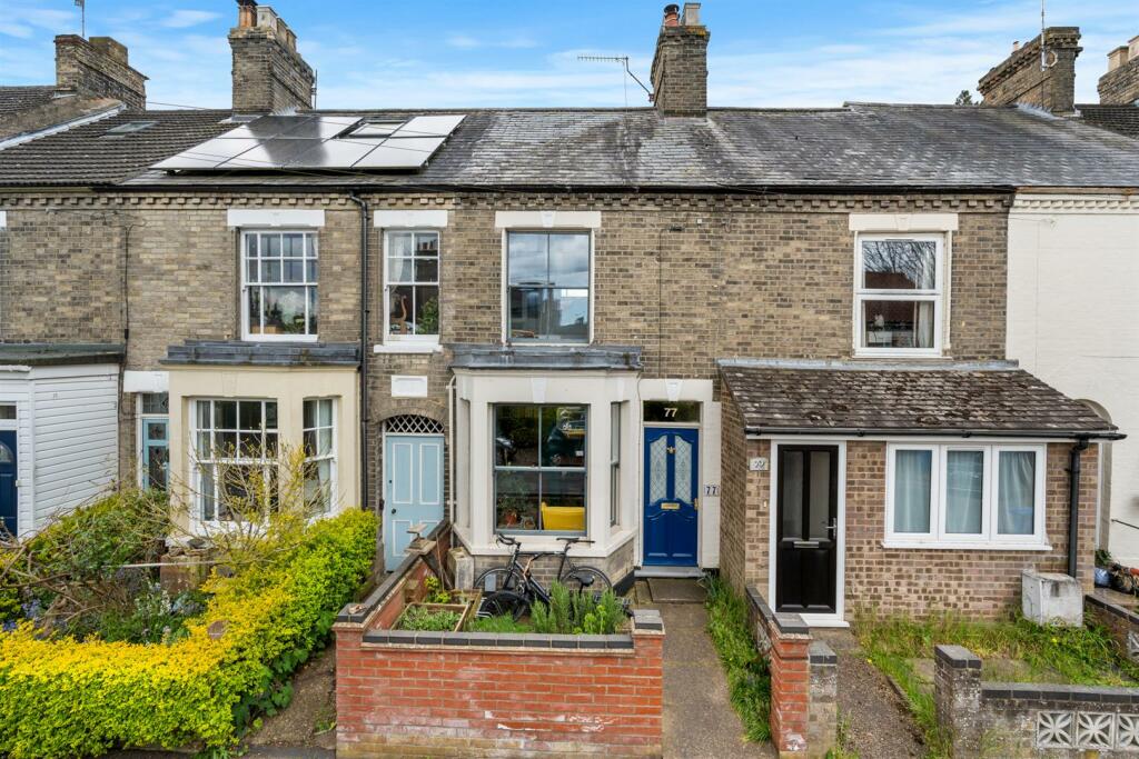 3 bedroom terraced house for sale in Winter Road, Norwich, NR2