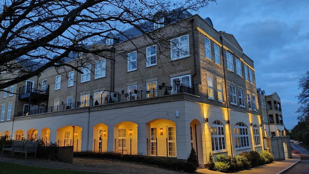 2 bedroom flat for sale in Mulberry House, 2 Canon Woods Close