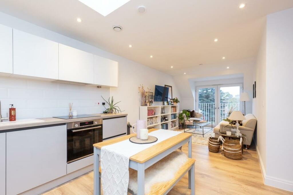 2 bedroom flat for sale in Cedar Park, Granville Way, Sherborne, Dorset