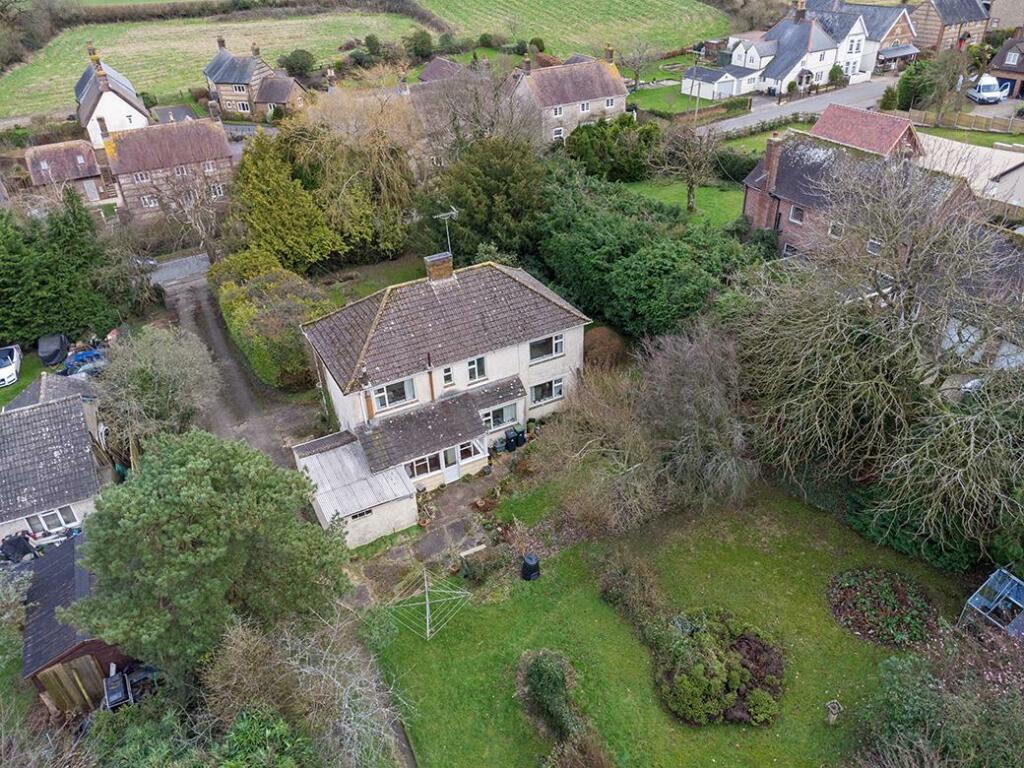 3 bedroom detached house for sale in Majors Common, Buckland Newton