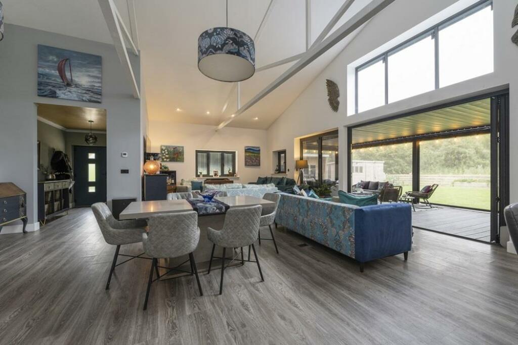 4 bedroom semidetached house for sale in Thornford Road, Yetminster