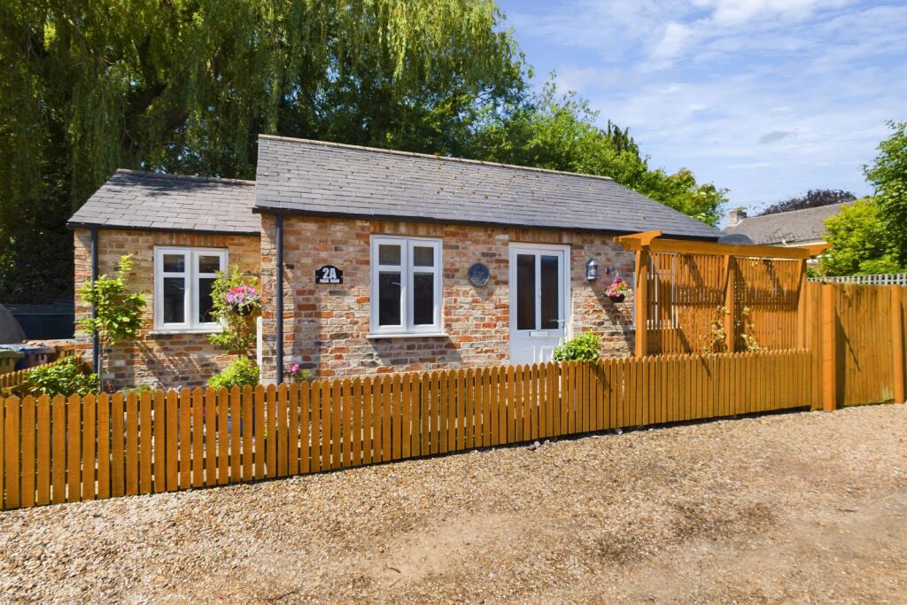 2 bedroom bungalow for sale in Park Road, Manea, March, Cambridgeshire