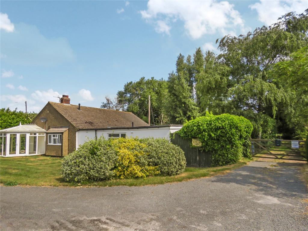 4 bedroom bungalow for sale in Puddock Road, Warboys, Huntingdon