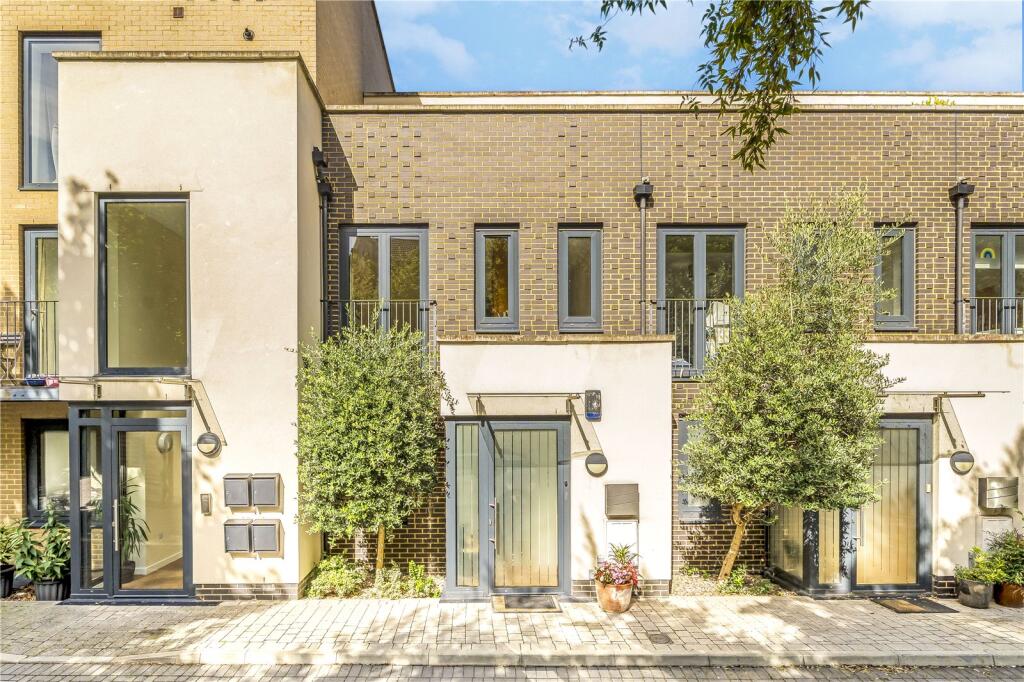 Main image of property: Hayes Mews, St Johns, SE8