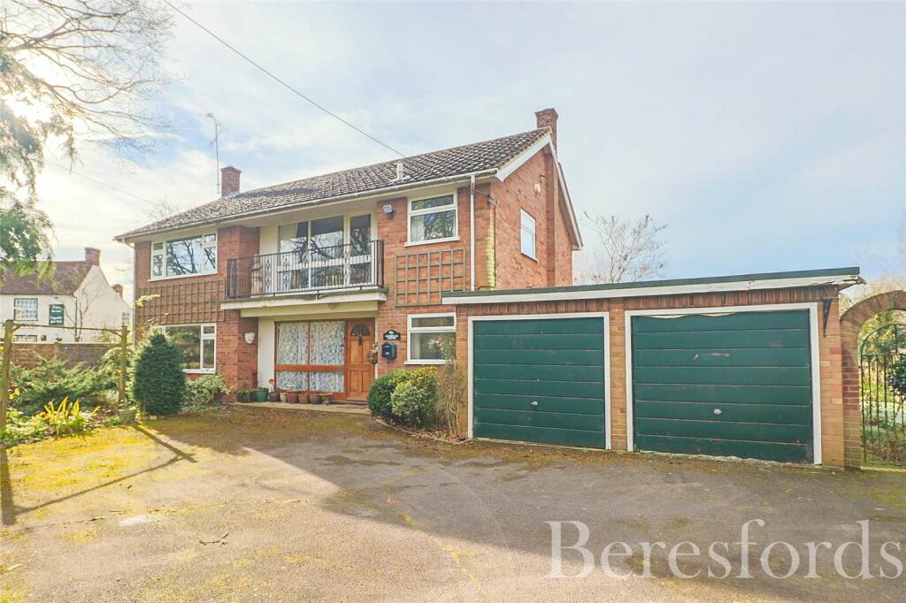 4 bedroom detached house for sale in Kelvedon Road, Little Braxted, CM8