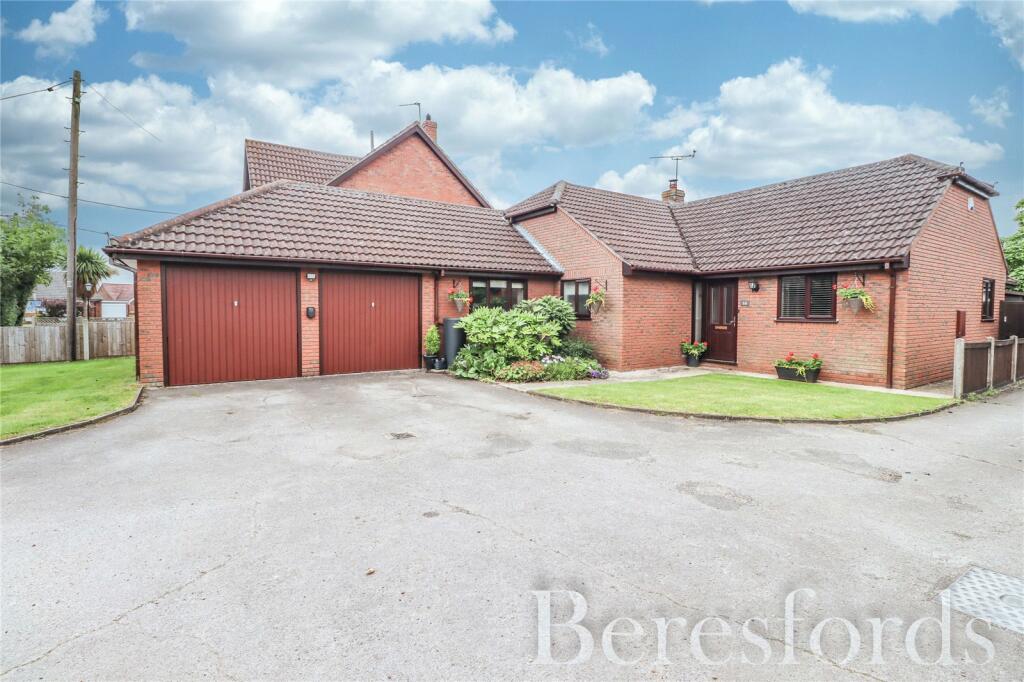 4 bedroom bungalow for sale in Grove Road, Tiptree, CO5