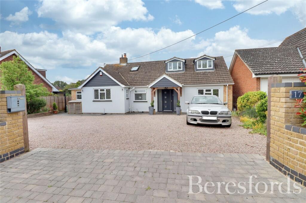4 bedroom bungalow for sale in Sportsmans Lane, Hatfield Peverel, CM3