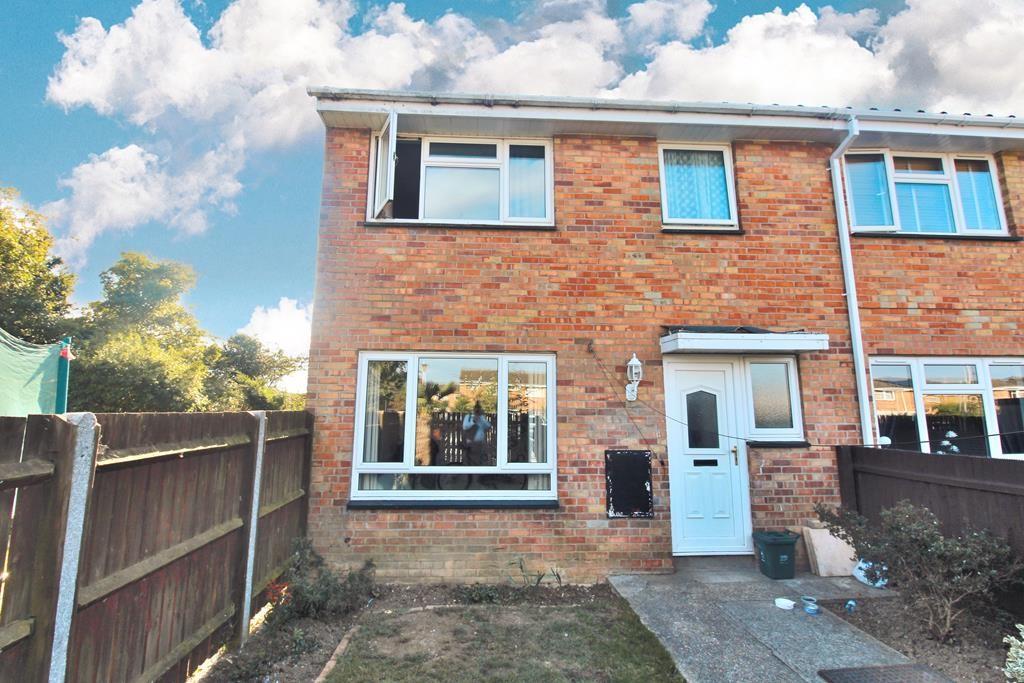 3 bedroom end of terrace house for sale in Foxglove Close, Witham