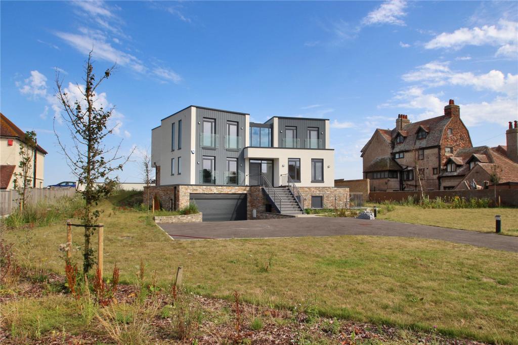 4 bedroom detached house for sale in Madeira Road, Littlestone, New