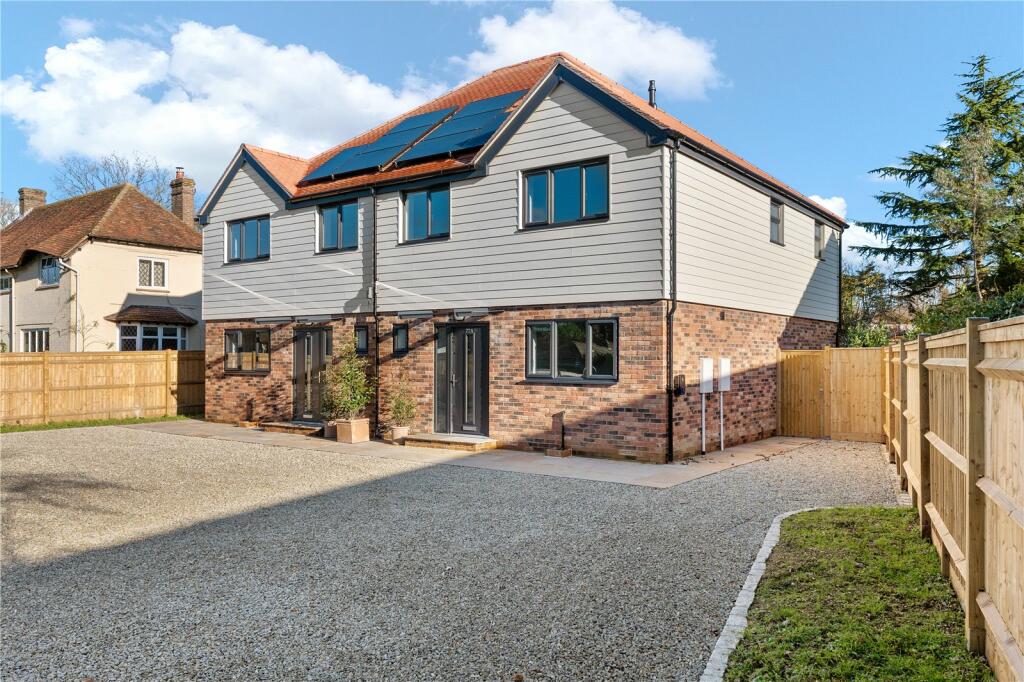 3 bedroom semidetached house for sale in Greenhurst Lane, Oxted