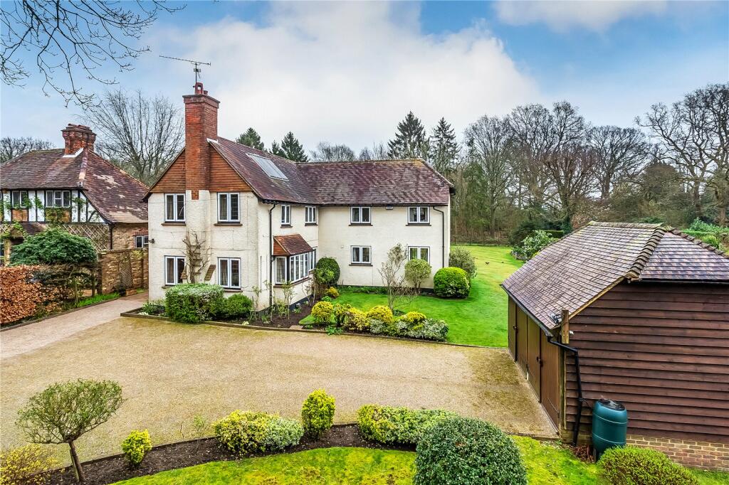 4 bedroom detached house for sale in Grub Street, Limpsfield, Oxted