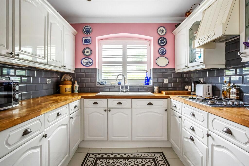 Additional property image - Slines Oak Road, Woldingham, Surrey, CR3