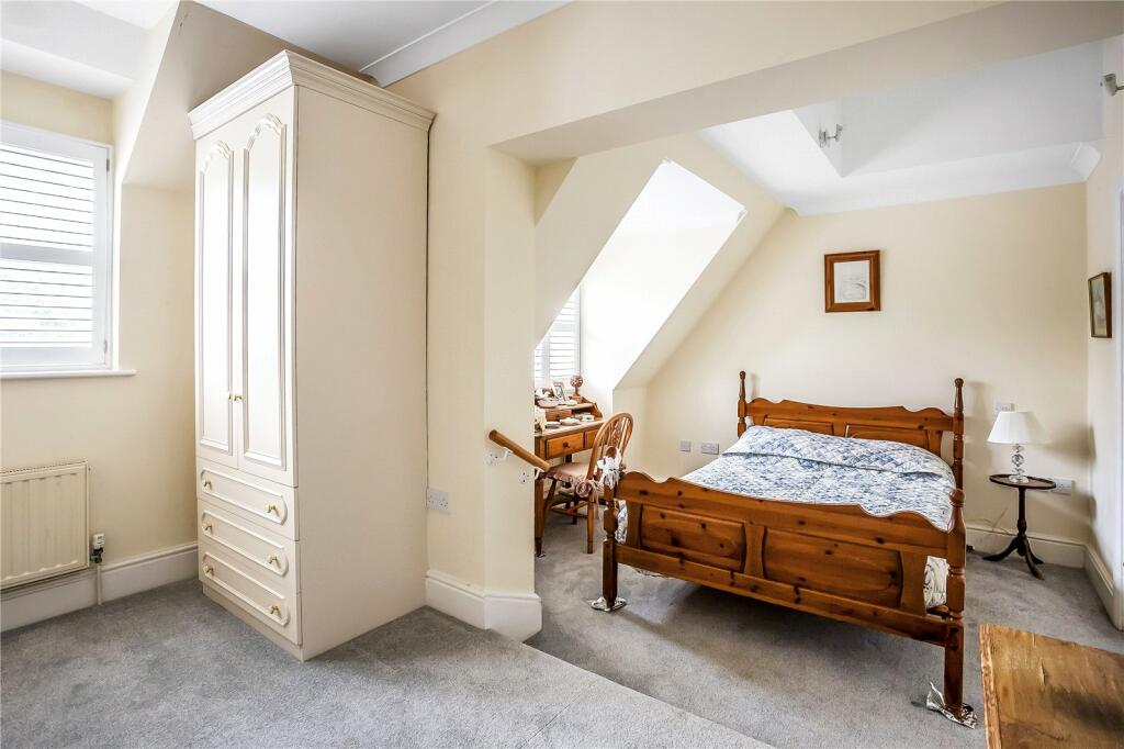 Additional property image - Slines Oak Road, Woldingham, Surrey, CR3