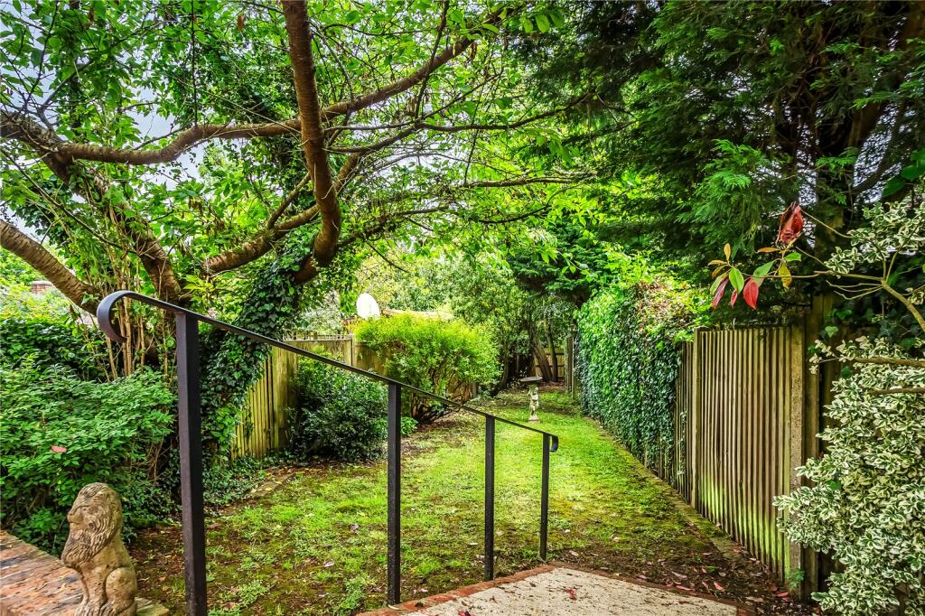 Additional property image - Slines Oak Road, Woldingham, Surrey, CR3