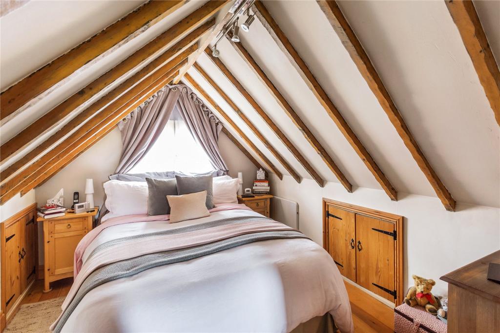 2 bedroom detached house for sale in Hosey Hill, Westerham, Kent, TN16