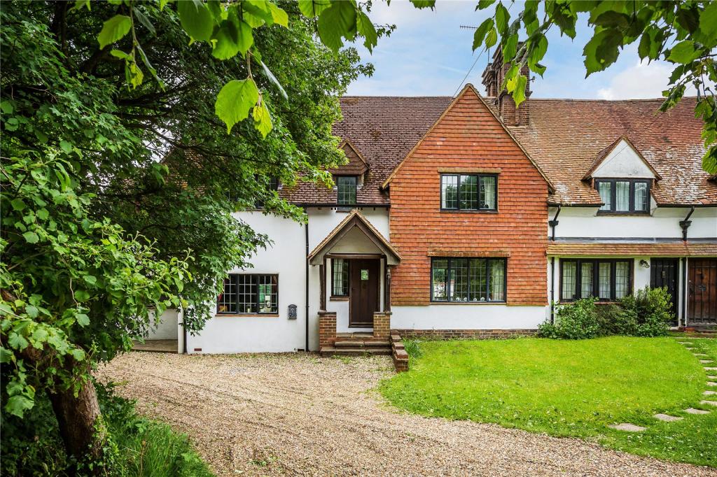 5 bedroom end of terrace house for sale in Red Lane, Oxted, Surrey, RH8