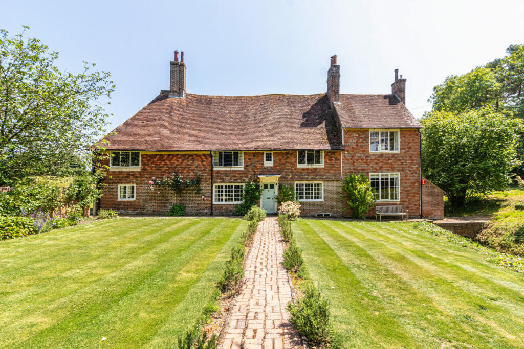 6 bedroom detached house for sale in Winser Road, Rolvenden Layne